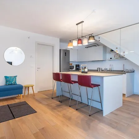 Modern House With Private Garden In * אודינה