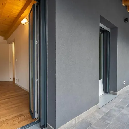 Modern House With Private Garden In * אודינה